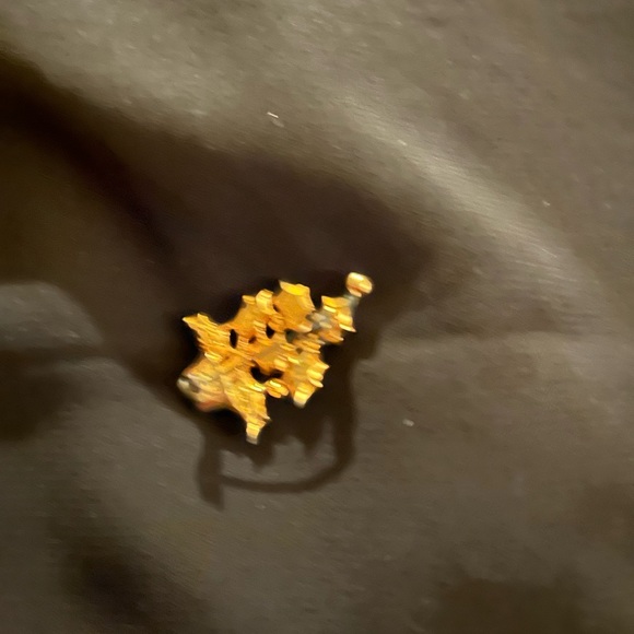 VTG Enamel and Rhinestone Christmas brooch. By Nina Ricci for Avon. Pretty!! - Picture 4 of 5